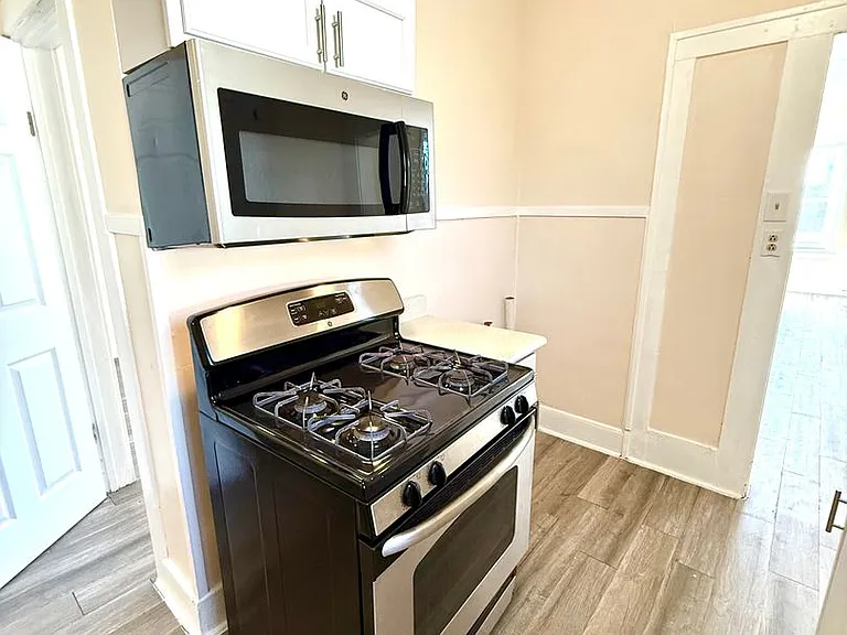 409 Canton St — Photo 13