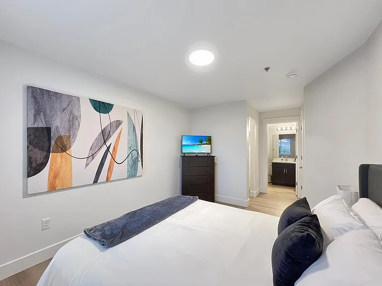 Red Mountain Apartments — Photo 14