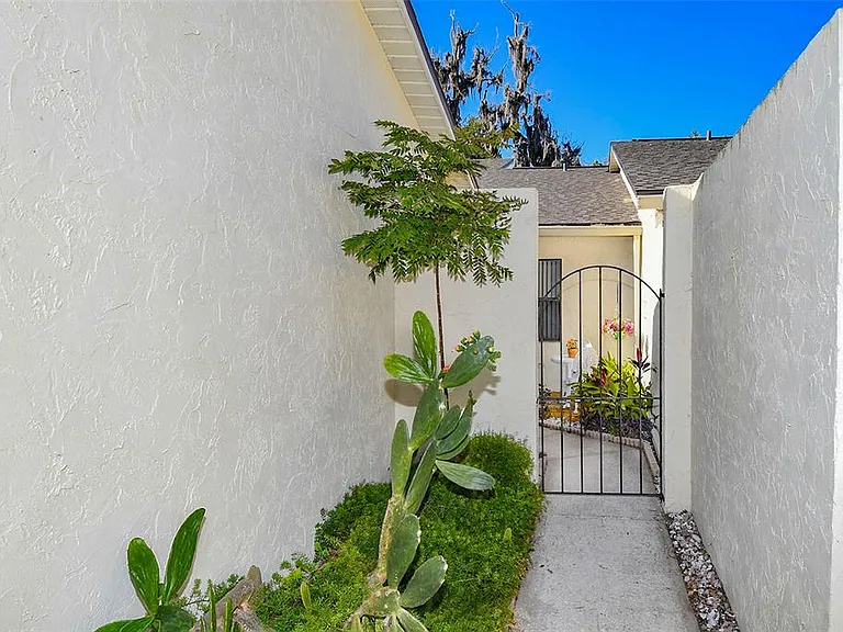 2225 Cypress Ct #2C — Photo 3