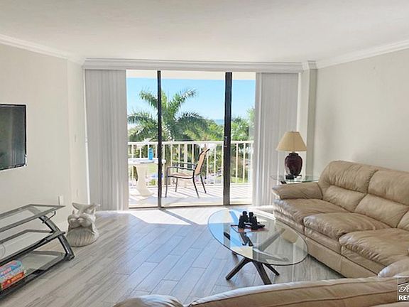 2nd image of 440 Seaview Ct #6100