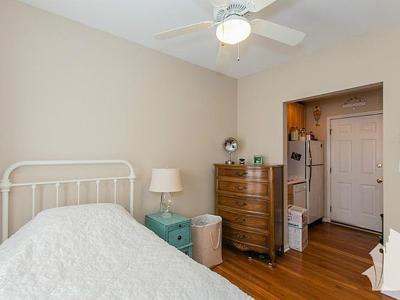 2nd image of 685 W Wrightwood Ave #1SV