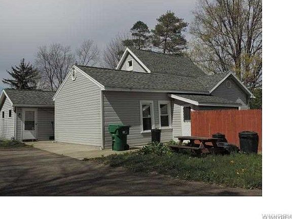 2nd image of 270 N Main St