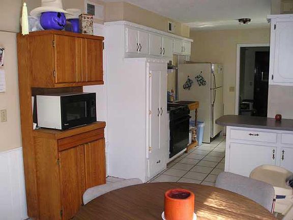 2nd image of 1200 Cavalier Dr