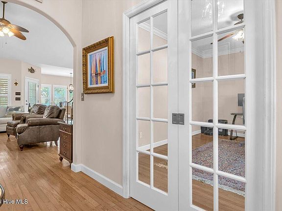 5th image of 102 SW 22nd Street