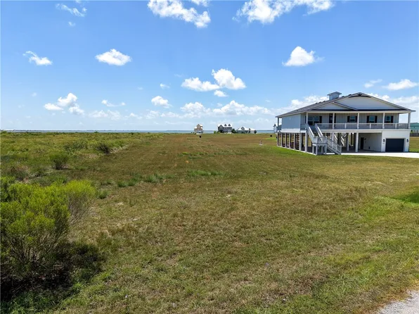 1502 Cape Velero Dr, Rockport, TX 78382