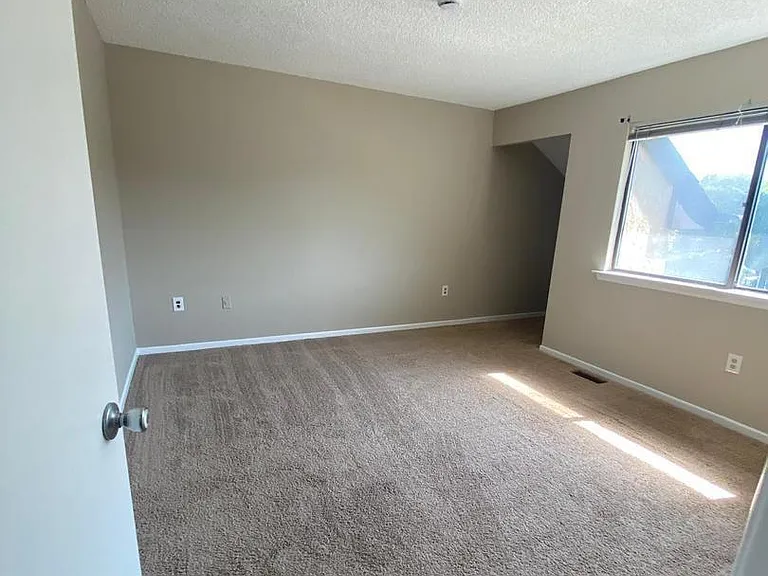 254 Hampshire Dr — Photo 10