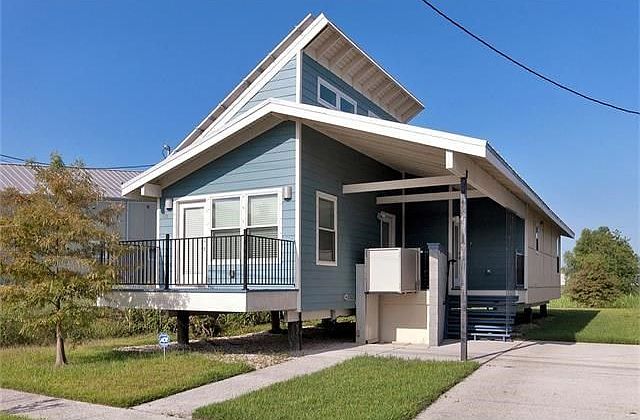 1st image of 1932 Deslonde St