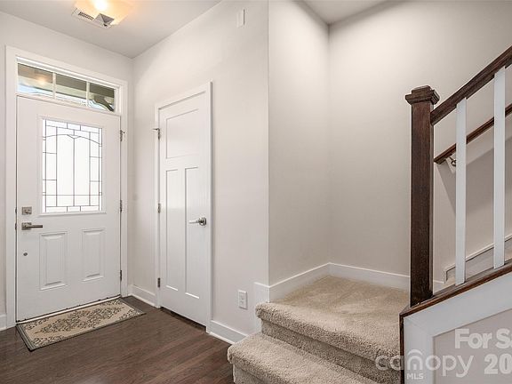3rd image of 2025 Birchside Dr