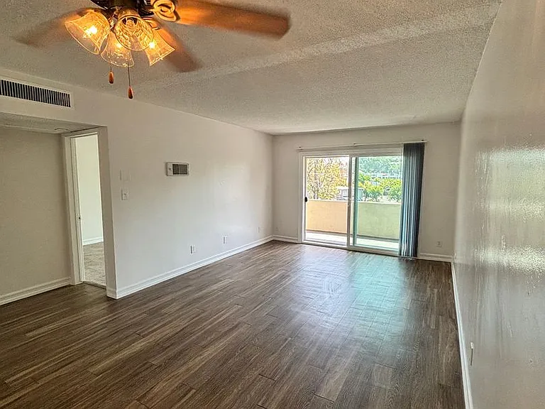 University Terrace Apartments — Photo 18