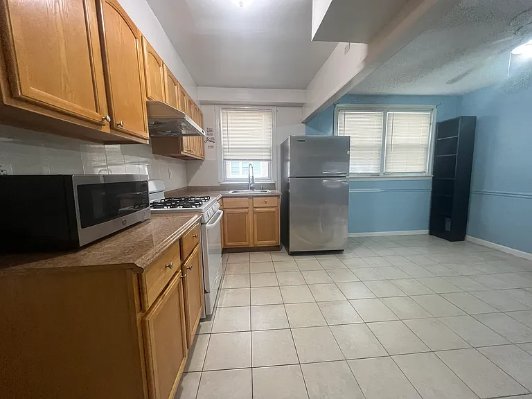 4614 Lansing St — Photo 7