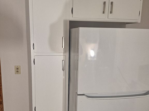 3rd image of 100 School St