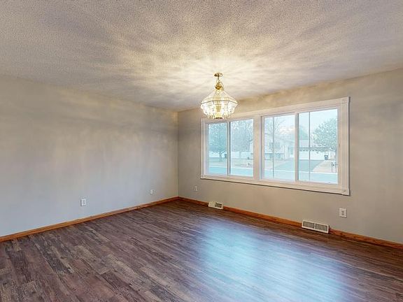 5th image of 11606 Marigold St NW