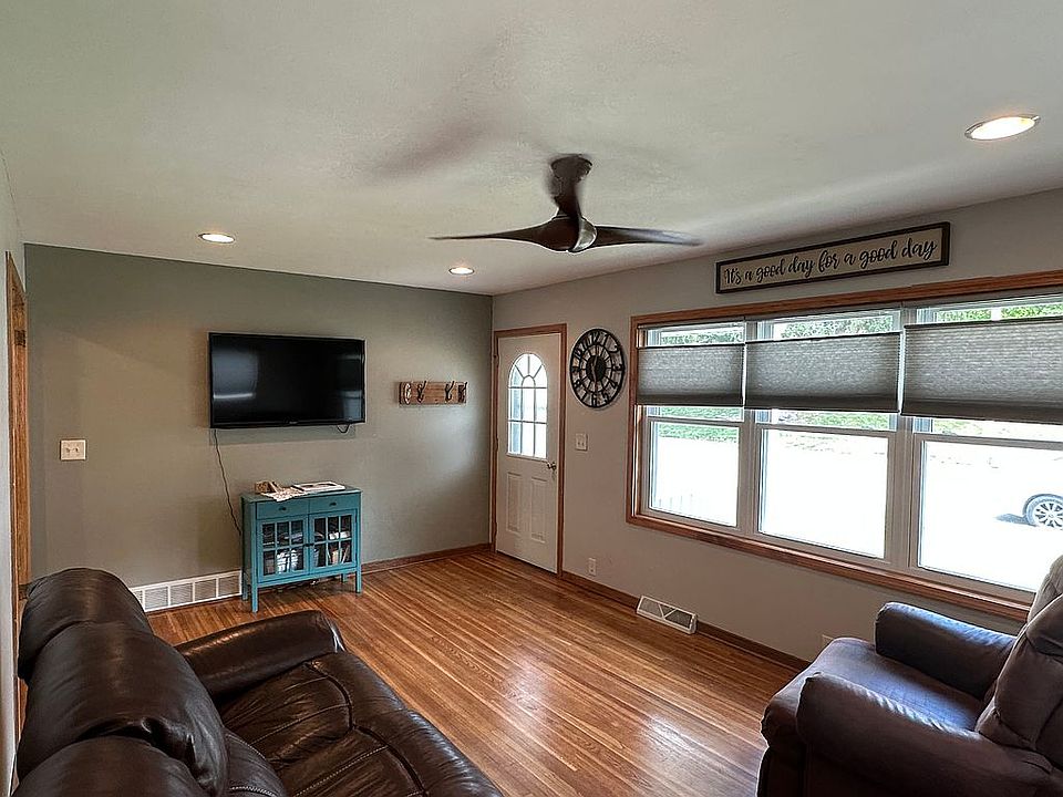104 4th Ave NW Waukon IA 52172 Zillow