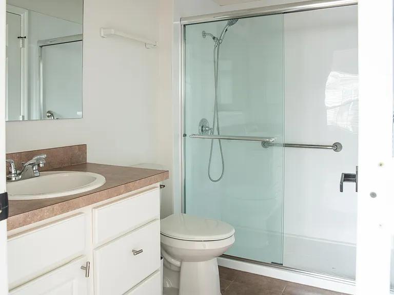 Shared hall/bedroom full bathroom, Jack & Jill style
