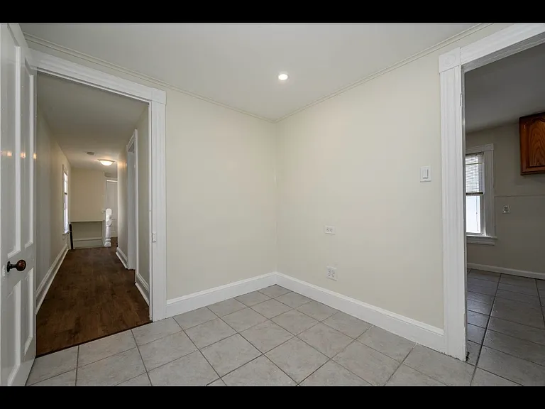230 John St #2 — Photo 32