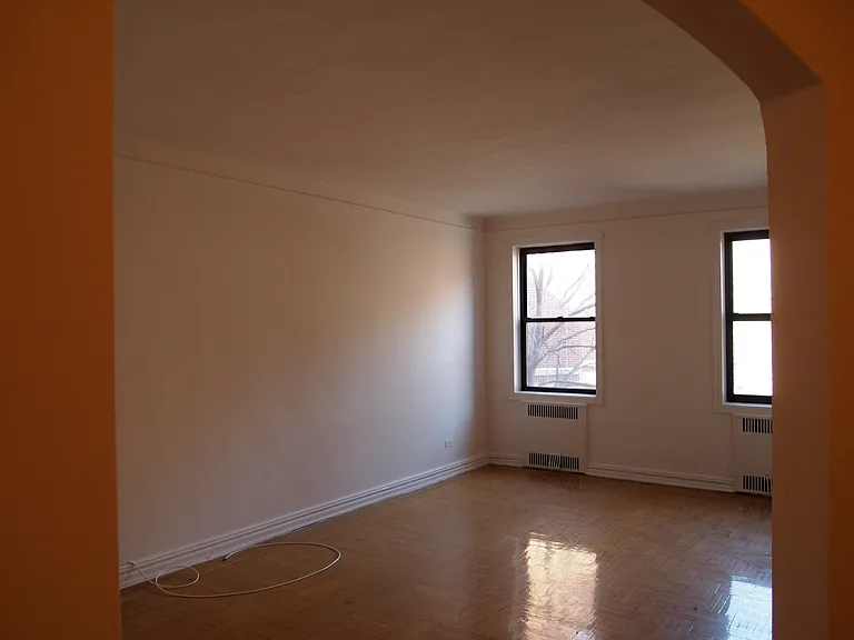 34-20 74th St #5L — Photo 3