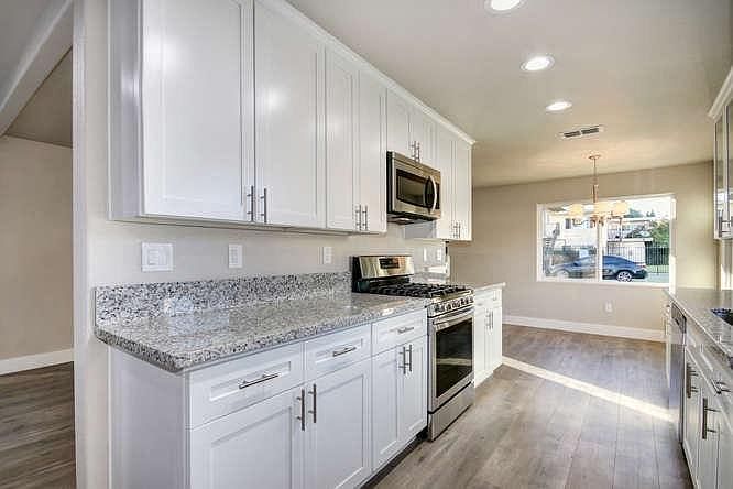 1st image of 2337 Michigan Blvd