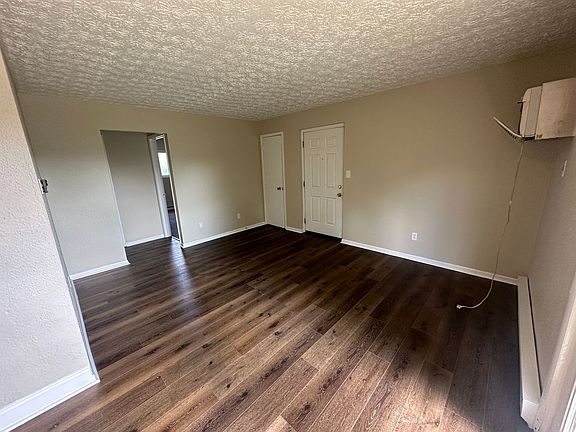 4th image of 180 Manor Dr APT 5