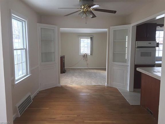 5th image of 500 E 266th St