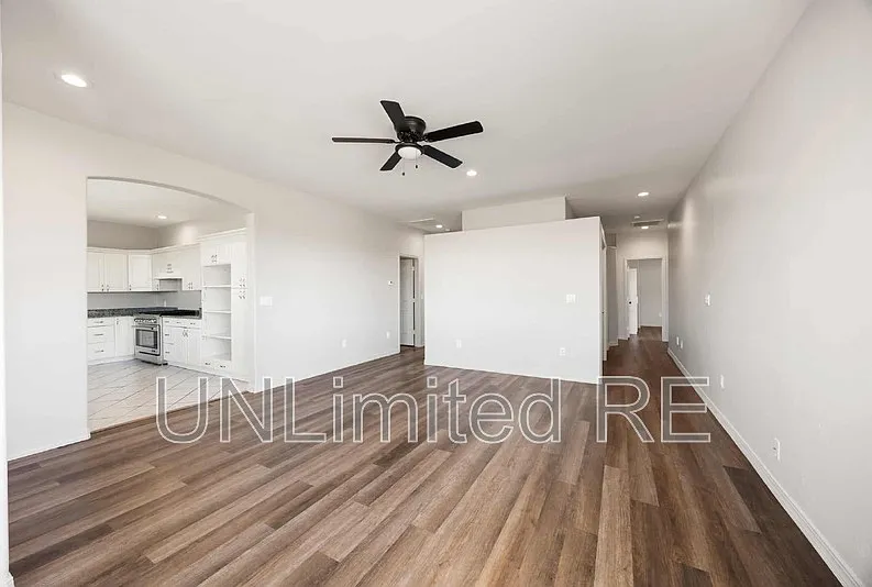 3 bed, 2.0 bath, 1600 sqft, $1,800 — Photo 3