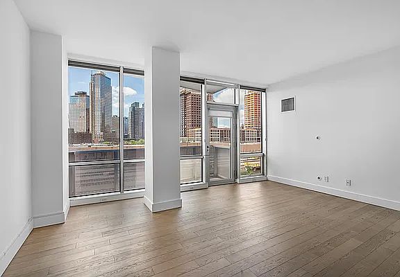 3rd image of 519 Borden Ave #3F