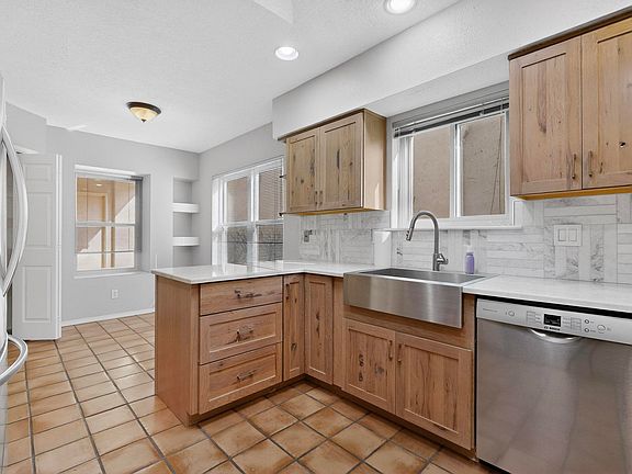 3rd image of 6021 Nasci Dr NE