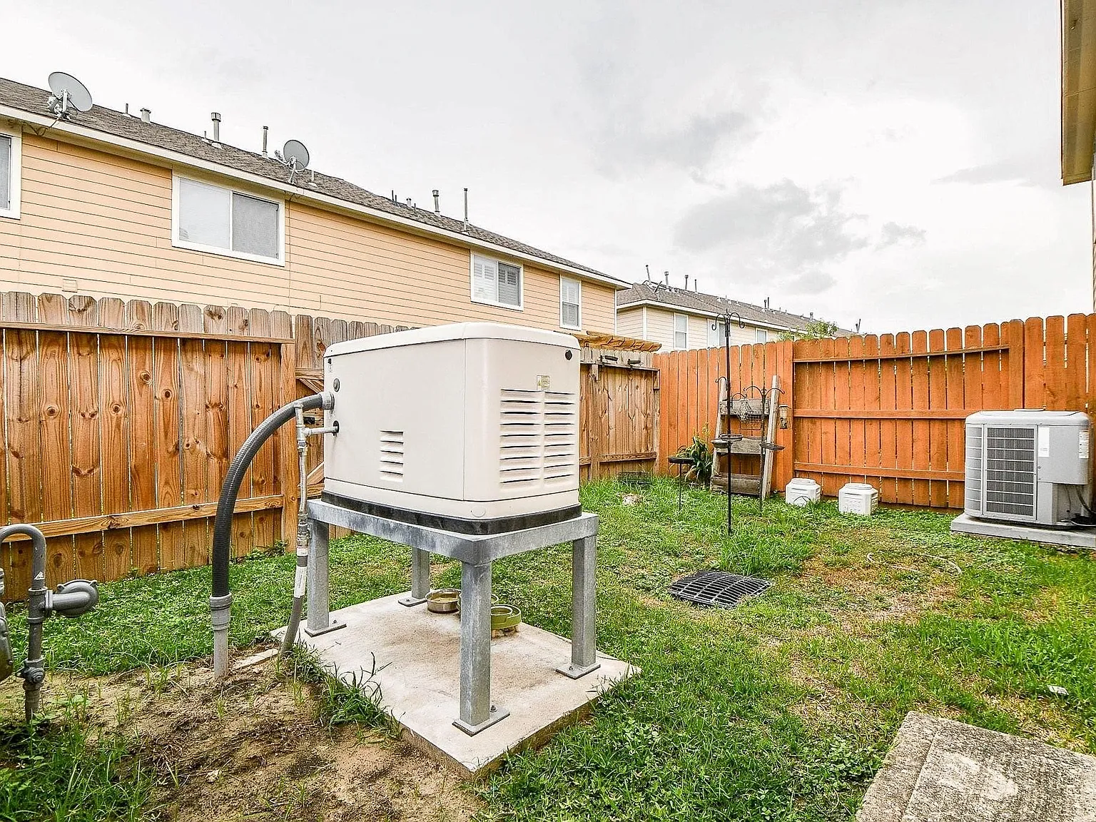 3 bed, 2.5 bath, 1668 sqft, $1,950 — Photo 3