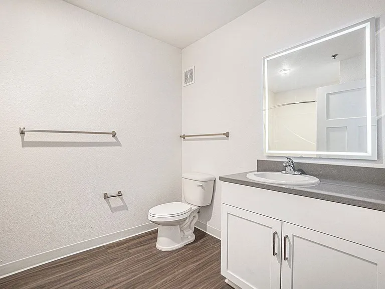 Signature Pointe Apartment Homes — Photo 11