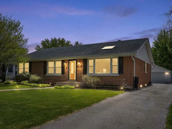 1910 E Liberty Dr, Wheaton, IL 60187