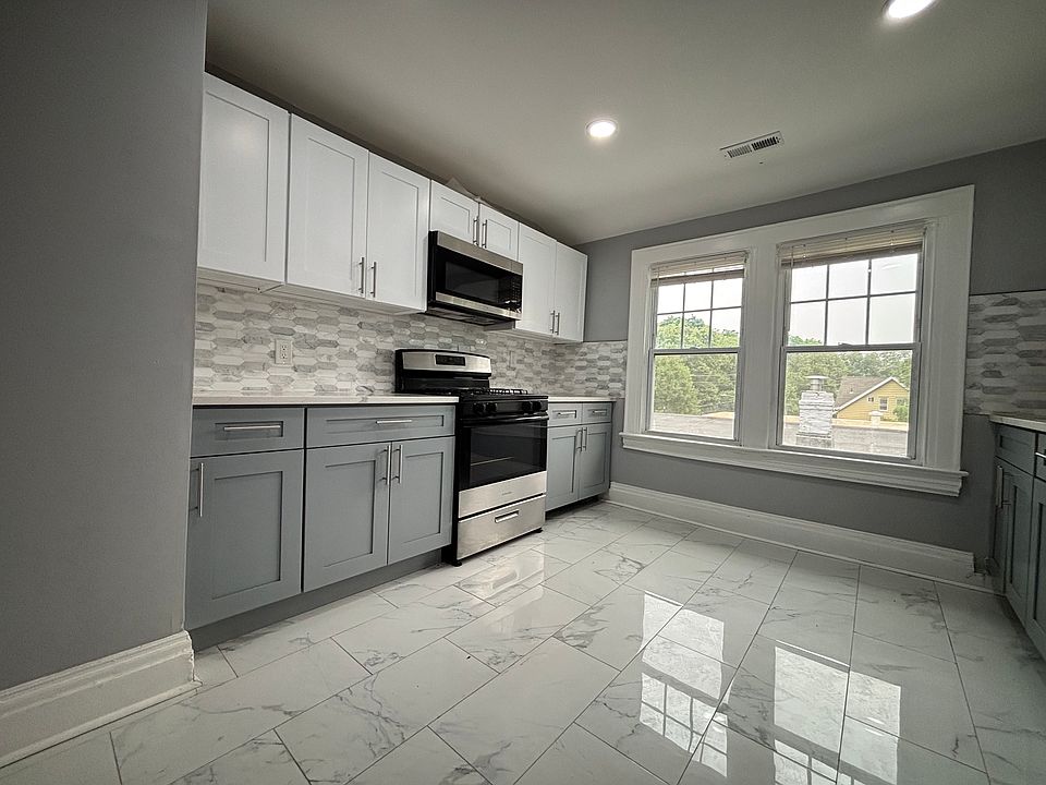 1st image of 72 Rock St #C