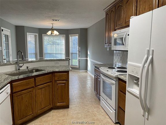 5th image of 210 Stuttgart Cir