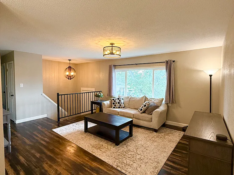 6147 Kevin Ave — Photo 2