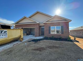 220 Antler Ridge Dr, Huntsville, AL 35811