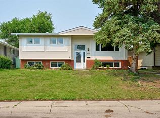4820 S 49th Ave NW, Calgary, AB T3A0R9