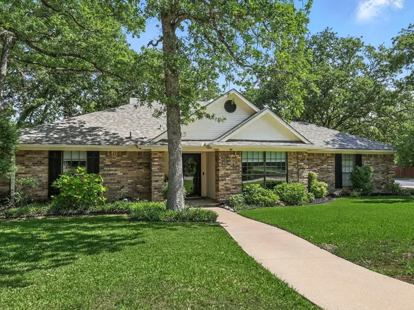 200 Bremen Dr, Hurst, TX 76054