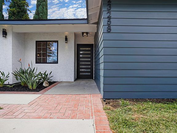 3rd image of 23256 Victory Blvd
