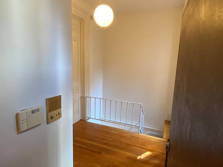 ENTRY FROM HALLWAY TO UNIT,step to lower lever