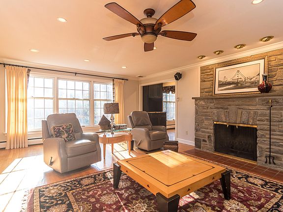 Spacious family room with working fireplace