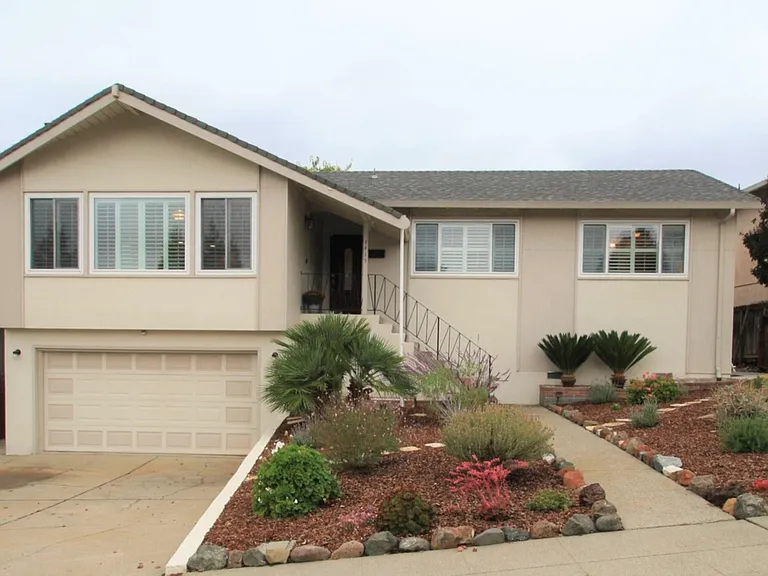 3415 Grasswood Dr — Photo 1