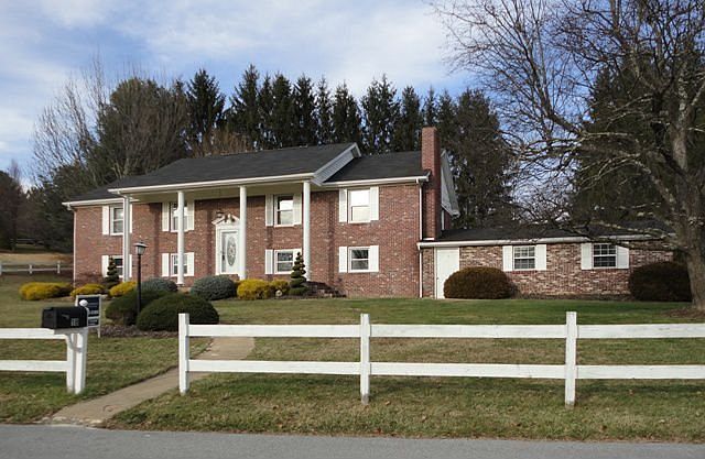 18 Crestview Dr. Property