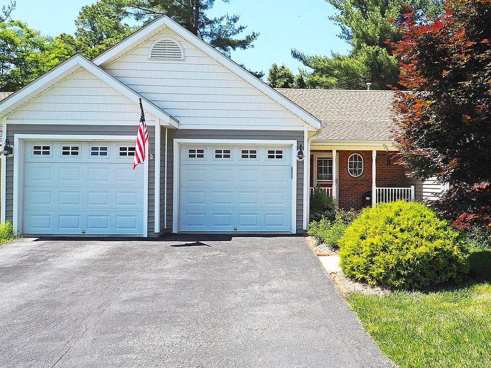 1st image of 272 Charlestown Dr