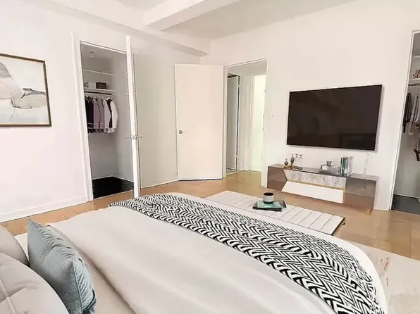 330 East 46th Street 7N image 1 of 8