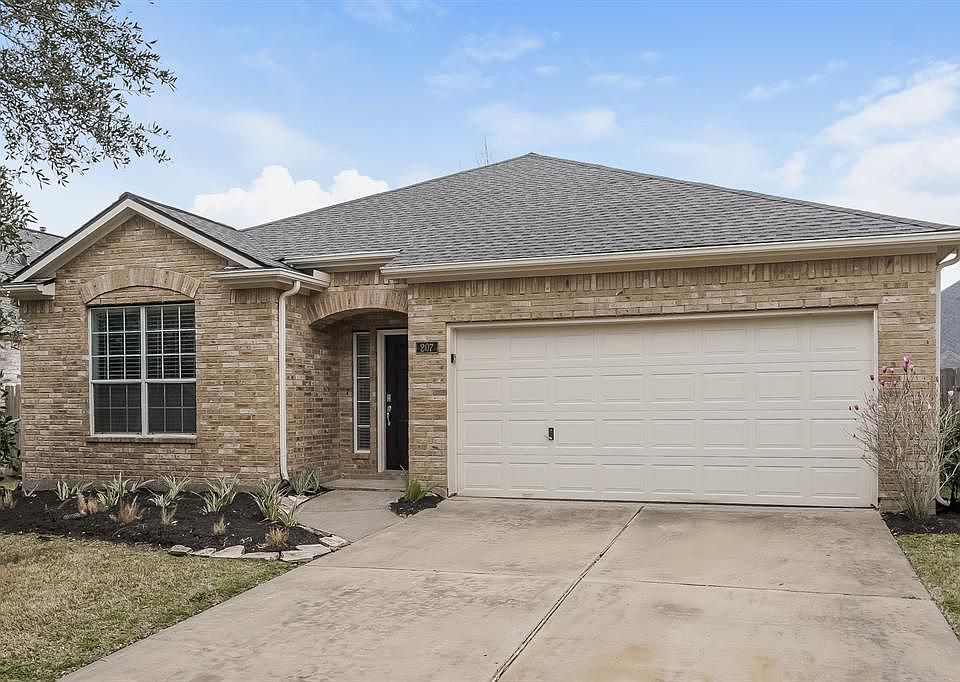 1st image of 207 Riverway Bluff Ln