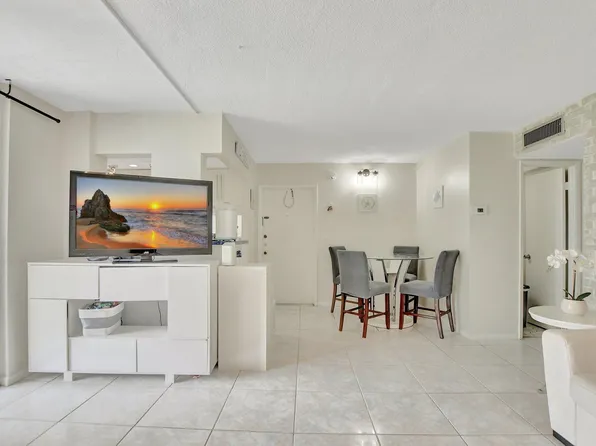 400 SE 10th Street #210, Deerfield Beach, FL 33441
