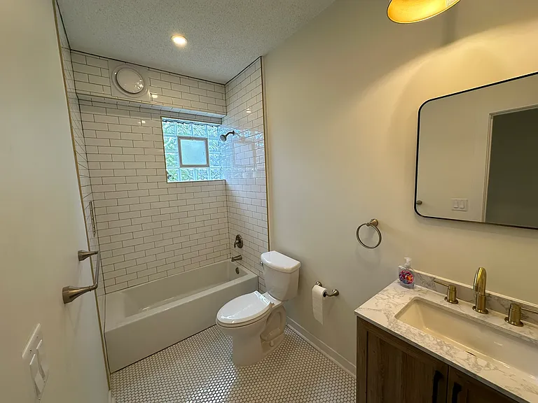 152 Winifred St W #2 — Photo 13