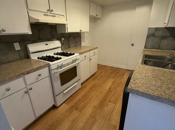 2910 Lourdes St, Dallas, TX 75211