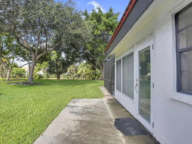 315 NW 36th Ave — Photo 24