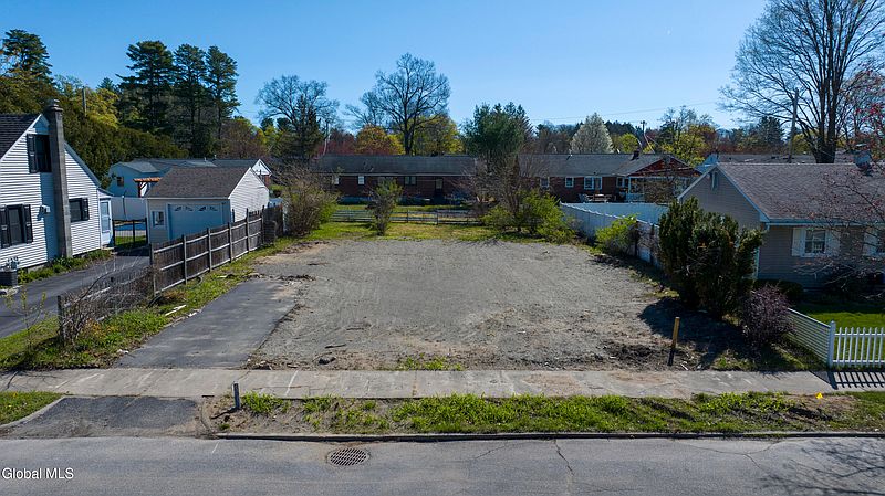 5th image of 7 Schuyler Drive