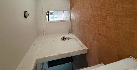 3rd image of 5500 W Warwick Ave
