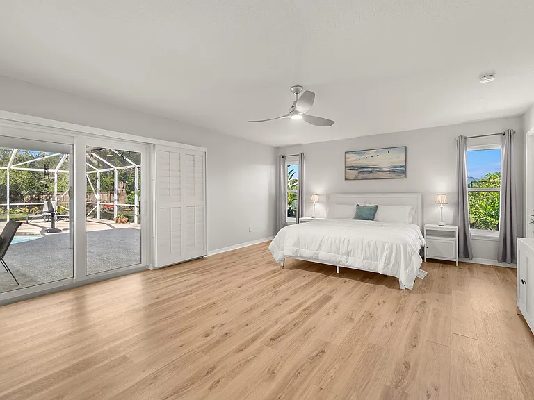 762 SE River Ln — Photo 22